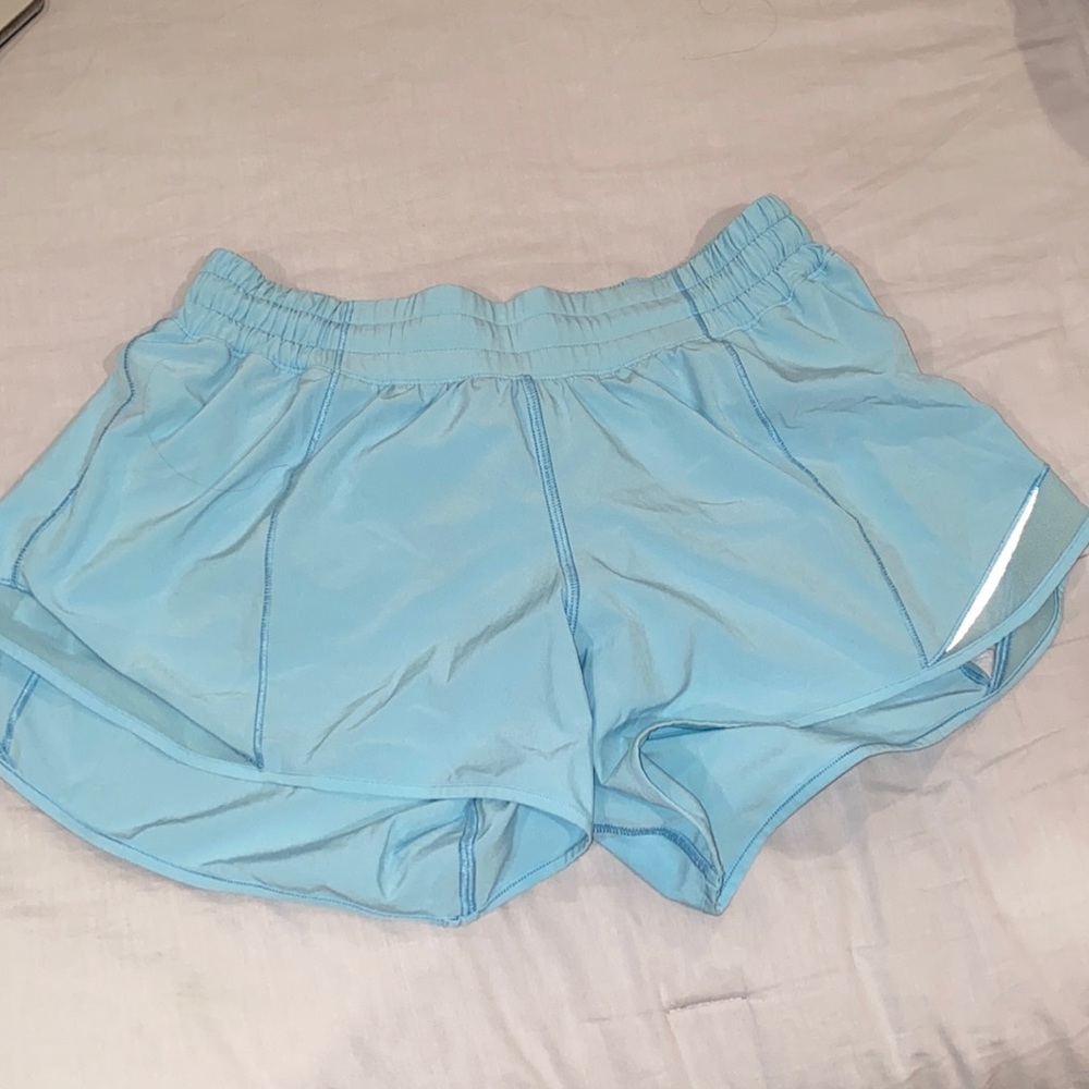 Lululemon Hotty Toddy turquoise 4” low rise shorts